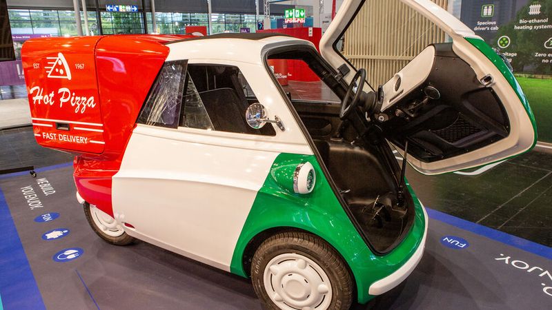 Die mögliche Zuladung liegt bei circa 600 Kilogramm. Öffnen lässt sich die Evetta Cargo per App (Bild: Electric Brands)