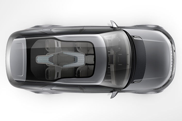 Alle Glasflächen etwa sind mit der so genannten Smart-Glass-Technik ausgestattet. Sie erlaubt es, Bilder in die Scheiben zu projizieren – zum Beispiel Informationen zu den Objekten, die die Mitfahrer aus dem Auto heraus anschauen. Eye-Tracking soll dabei dafür sorgen, dass das System Informationen zu den richtigen Objekten anzeigt. (Bild: Jaguar Land Rover)