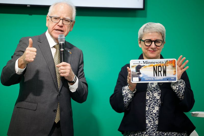 Tim Walz, Gouverneur des US-Bundesstaates Minnesota und Vize-Präsidentschaftskanditat 2024 (links).  (Bild: Messe Düsseldorf / Tillmann)