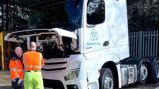 Thyssenkrupp Materials Services tankt in Großbritannien jetzt Pflanzenöl statt Diesel in die Lkw-Flotte. Was das Unternehmen sonst noch in Sachen Antriebsalternativen plant, erfahren Sie hier ... (Bild: Thyssenkrupp Materials Services)