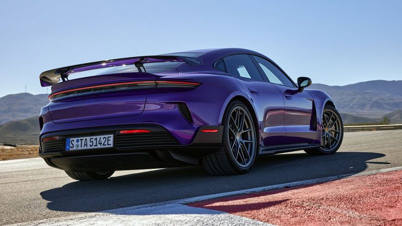  Kennzeichen der Weissach-Edition ist der fest stehende Heckflügel. (Bild: Porsche)