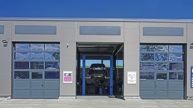 Das Geschäftsmodell der schnellen und einfachen Reparaturen gerät zunehmend unter Druck – wie reagieren die Werkstattketten darauf?(Bild:  Schreiner – VCG)