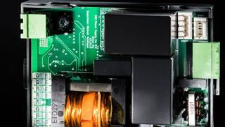 Das neue Netzteil, das am KIT entwickelt wurde, lässt Elektrogeräte länger leben.  (Markus Breig, KIT)