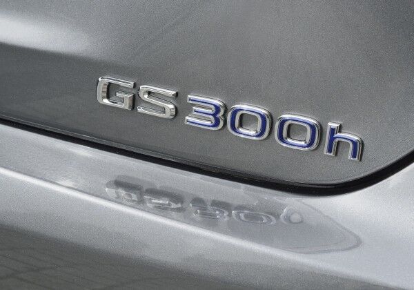 Der neue Lexus GS 300h: Der Vollhybrid mit einem 105-kW-Elektro- und einem 133-kW-Benzinmotor ergänzt ab Januar 2014 die GS-Baureihe. (Bild: Lexus)