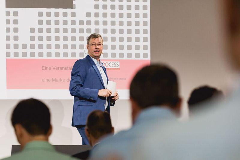 Herzlich willkommen! PROCESS-Chefredakteur Dr. Jörg Kempf begrüßt die Teilnehmer... (Bild: Stefan Bausewein)