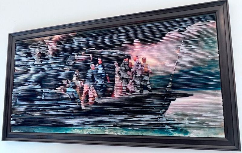 Abbildung 49: Dieses Bild schafft einen 3-D-Effekt; denn die einzelnen Linien sind aus ausgerissenem, sehr dünnen Papier, das jweils aus dem Bild herauskommt. Die Szene stellt die Gründung der kommunistischen Partei in China dar. Man traf sich illegaler Weise und heimlich inmitten eines Sees.  (Bild: uo/ Vogel IT-Medien GmbH)