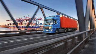 Es geht wieder bergauf mit der deutschen Industrie: Vor allem die erstarkende Wirtschaft in den USA und China fördern das deutsche Exportgeschäft. (©thomaslerchphoto - stock.adobe.com)