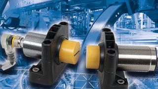 Turcks induktive Koppler übertragen Daten und Energie auch bei Winkel- und Parallelversatz. (Bild: Turck)