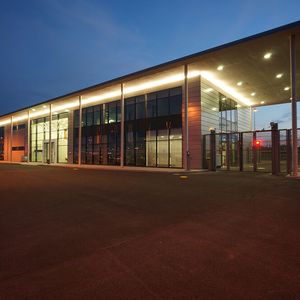 Faltflugeltor: der Flughafen als Schleuse(©  Zabag)