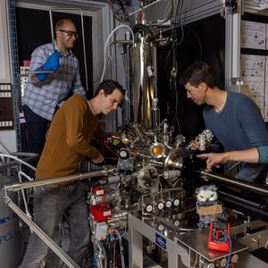 Bruno Schuler and his team, the two postdocs Jonas Allerbeck and Eve Ammerman, and the PhD students Lysander Huberich and Laric Bobzien, are supported by funding from the European Research Council.(Source:  Empa)