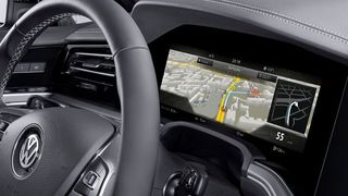 Bosch hat ein Curved-Display für Fahrzeuge entwickelt. Seine Premiere hat es im VW Touareg. (Bosch)