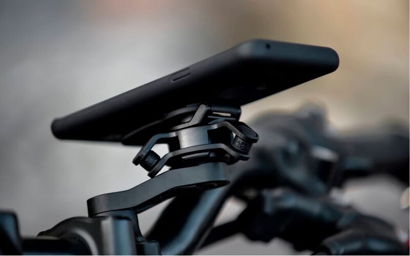 Smartphone-Kameras lassen sich nicht immer stabilisieren und funktionieren nicht immer gut, wenn sie auf Motorrädern montiert sind, die starke Vibrationen erzeugen. (Ultimaker)