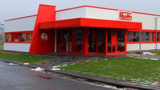 Das Geschäft bei Roth Plastic Technology läuft offensichtlich gut. Deshalb hat man jetzt auch das Angebot in Sachen Service erweitert ... (Bild: Roth Plastic Technology)