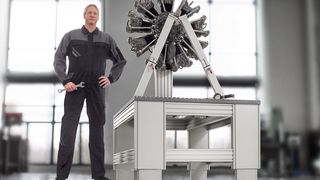 Item bietet mit zwei neuen Tischsäulensätzen die Möglichkeit, um flotter zu einem elektrisch verfahrbaren Schwerlasttisch zu kommen. (R. Biallas / Item)