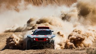 Der Audi RS Q e-tron war 2024 das erste Auto, das die Rallye Dakar mit elektrischem Antrieb, Hochvoltbatterie und Energiewandler gewonnen hat. (Bild: Audi Sport GmbH)