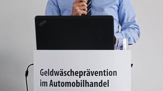 ZDK-Referent und Datenschutzbeauftragter Patrick Kaiser sprach bei der zweiten Fachtagung Geldwäscheprävention im Automobilhandel über den richtigen Umgang mit Daten.  (Bild: Baeuchle/»kfz-betrieb«)