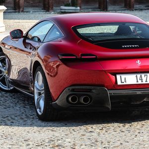 Der Roma hat als klassischer GT in der Ferrari-Flotte keinen direkten Vorgänger, zitiert aber berühmte Ahnen.(Bild:  Ferrari)