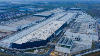 Teslas Fabrik in einer Sonderwirtschaftszone von Schanghai, China. (Bild: picture alliance/dpa/MAXPPP)