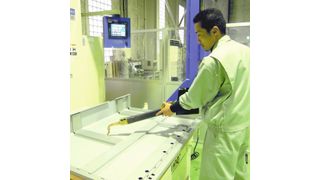 Punktschweißgerät: Falls es für die Fertigung sinnvoll sein sollte von den Vorschlagswerten abweichende Parameter zu verwenden, können die Vorgabewerte jederzeit modifiziert und auf Wunsch als firmenspezifische Parametersätze dauerhaft abgespeichert werden. (Mundan)