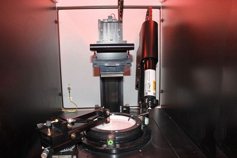 Die Keramikbauteile wurden mit dem LCM-Verfahren auf einem 3D-Cerafab-System von Lithoz hergestellt. (Bild: Steinbach)