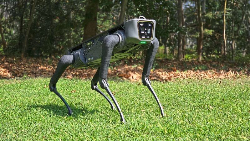 Robotik:  Bei AMR muss die Verbindungstechnik trotz Vibration und Stoßbelastungen Leistung, Signale sowie Daten zuverlässig übertragen – auf engstem Raum und zugänglich für regelmäßige Wartung. (Bild:  Hyperever)