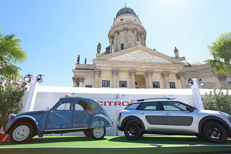 Citroën will an die Erfolge alter Zeiten anknüpfen: Statt 2CV soll nun der Cactus für Verkäufe sorgen. (Foto: Peugeot Citroën Deutschland)
