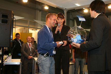 Michael Müller (EDV Systeme Müller) kannte sich mit dem neuen Core i7-Prozessor bestens aus und gewann den Intel-Hauptpreis. (Archiv: Vogel Business Media)