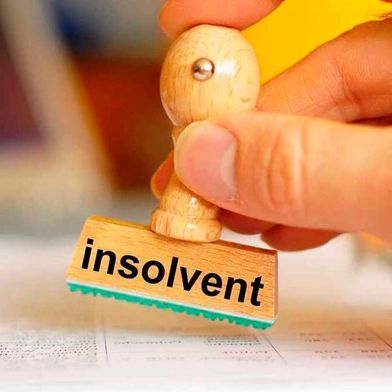 Weil alle Unterstützung im letzten Jahr nicht gefruchtet hat, sehen sich die KMF Kemptener Maschinenfabrik und Bruck gezwungen, nun ein massives Sanierungsprogramm in Eigenverantwortung zu durchlaufen. Falkensteg unterstützt juristisch. Die Produktion läuft weiter. (Bild: Jurdika)