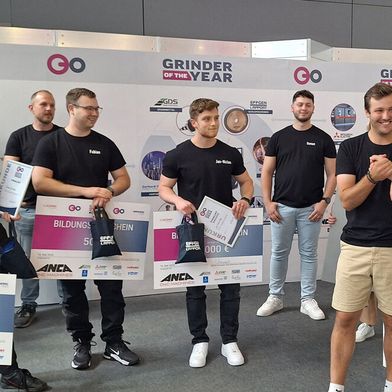 Das waren die Gewinner vom Wettbewerb Grinder of the year 2024. Und weil die Schleiftechnikmesse Grindinghub alle zwei Jahre in Stuttgart stattfindet, wird es den Goty auch bei der kommenden Ausgabe der Messe Anfang Mai geben ... (Bild: Kskomm)