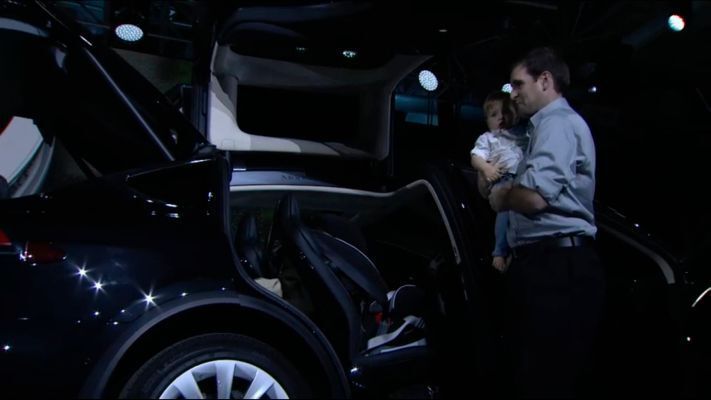 ... bietet Platz für sieben Insassen  ... (Bild: Tesla)