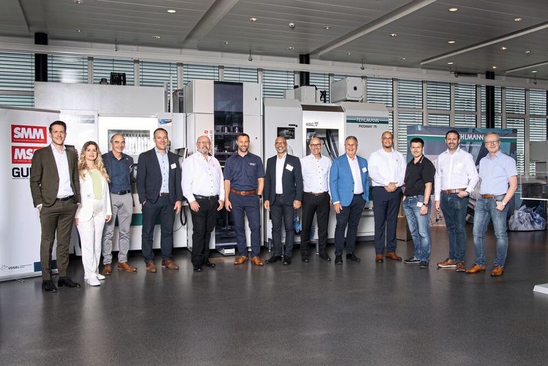 Die Referenten vom ersten Tag zuammen mit Abetare Yaves. (Bild: Thomas Entzeroth)