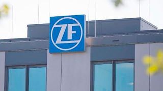 Das Jobkilling bei ZF beginnt. Erste Stellenstreichungen wurden jetzt für den Standort Saarbrücken angekündigt, die man aber so sozialverträglich wie möglich durchführen will. Doch die allgemeine Lage des Standorts muss sich bessern, sonst wird es noch viel schlimmer ... (Bild: ZF)