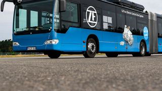 Im Demonstrationsbus hat ZF zwei Elektroportalachsen des Modells AVE-130 verbaut. (ZF Friedrichshafen AG)