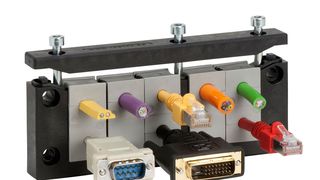 Die Leisten eignen sich zur Kabeleinführung für Leitungen mit und ohne Stecker. (Bild: icotek)