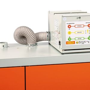 Ein Auflastnachweis für einen Absaugventilator auf der Schrankdecke entsprechend der neuen Norm verbessert die Sicherheit weiter.(Bild:  Cemo, Rainer Herzog)