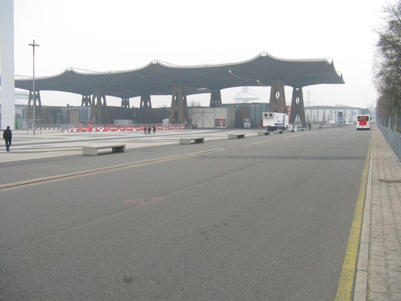 Wo sind die Besucher? Der zweite CeBIT-Tag am frühen Morgen. (Bild: ab)