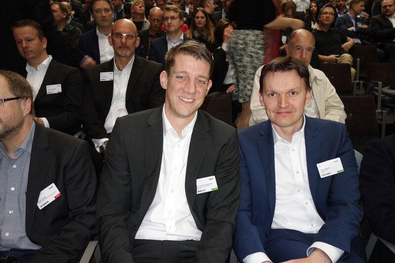 In der 1. Reihe saßen (l) Hans Christian Asemisen, ALSO, und Sören Möckel, Webinstore. (Bild: IT-BUSINESS)