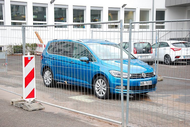 Baustelle VW: Mit gelungenen Neuvorstellungen wie dem Touran will der Konzern zeigen, dass er der Krise gewachsen ist. (Foto: Rosenow)