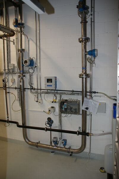 Druckluftmessung im Kompressorraum mit thermischem Massedurchflussmesssystem von Endress+Hauser. (Endress+Hauser)