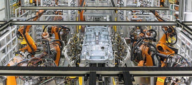 Many robots are required for body construction at the BMW plant in Dingolfing. They are all powered by direct current, saving energy.(Image: Lapp)