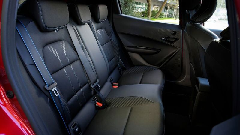 Class-appropriate: When tall people sit in the front, it's pretty cramped in the back. (Image:Renault)