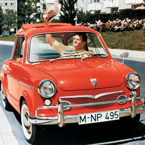 Auch NSU fing nach dem Krieg klein an: Der Prinz verfügte über einen 583 cm³ großen, quer im Heck eingebauten, luftgekühlten Parallel-Twin-Motor, der 20 PS (15 kW) leistete. (Foto:  Audi)