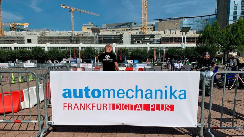 Das schöne Wetter machte am ersten Tag Lust auf die Außenaktivitäten. (Pfaff, Dominsky/»kfz-betrieb«)