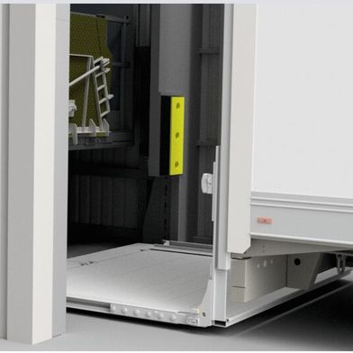 Ein Staufach unter der Liftplattform der Hörmann-Universal-Verladebühne UDD nimmt die Ladebordwand des andockenden Lkw auf. (Bild: Hörmann)