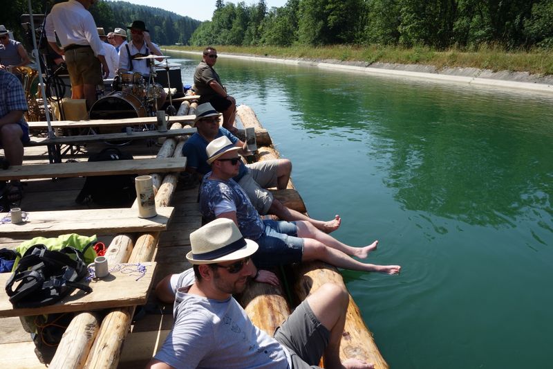 Die Herren bevorzugen nur ein kleines Fußbad  (IT-BUSINESS)