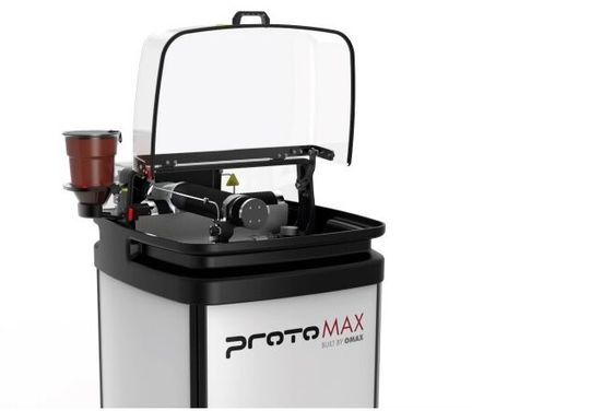 Kompakte Wasserstrahlschneid-Flexibilität namens Promax von Omax präsentiert Maximator Jet ab dem 24. April in Essen zur Cutting World 2023. Sie ist für Prototypen und Kleinserien ausgelegt, aber auch hilfreich bei Lehre und Ausbildung, heißt es.(Bild:  Omax)