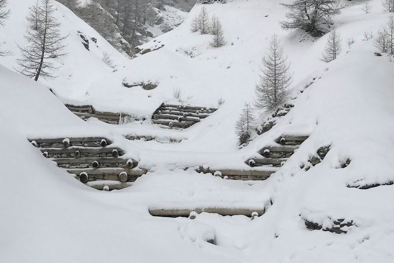 Vollzutanken war eine kluge Entscheidung, denn in den folgenden Stunden herrschte Schneechaos in den italienischen und französischen Alpen. Die Tankstellen der Autobahnen waren nicht mehr ansteuerbar. (Michel / »kfz-betrieb«)