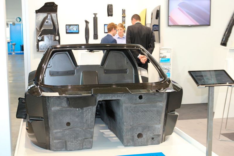 Und weiter geht der Rundgang durch die Hallen der Composites Europe 2015... (Bild: Königsreuther)