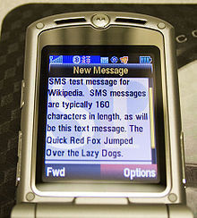 Die erste Kurzmitteilung des Short Message Service wurde am 3. Dezember 1992 (mit dem Text »Merry Christmas«) von einem PC an ein Mobiltelefon im britischen Vodafone-Netz gesendet. Dies war etwa ein Jahr nach der Einführung des GSM-Standards für Mobiltelefone in Europa. (Archiv: Vogel Business Media)