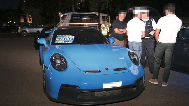 Der Fahrer dieses Porsche 911 GT3 musste erst einmal Rede und Antwort stehen. (Bild: Metropolitan Police London)